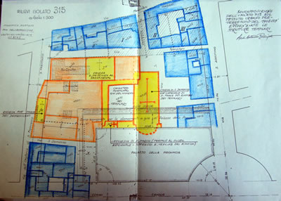 Sovrapposizione dell'isolato 315 sul tessuto urbano pre-terremoto con evidenziate le strutture Templari.